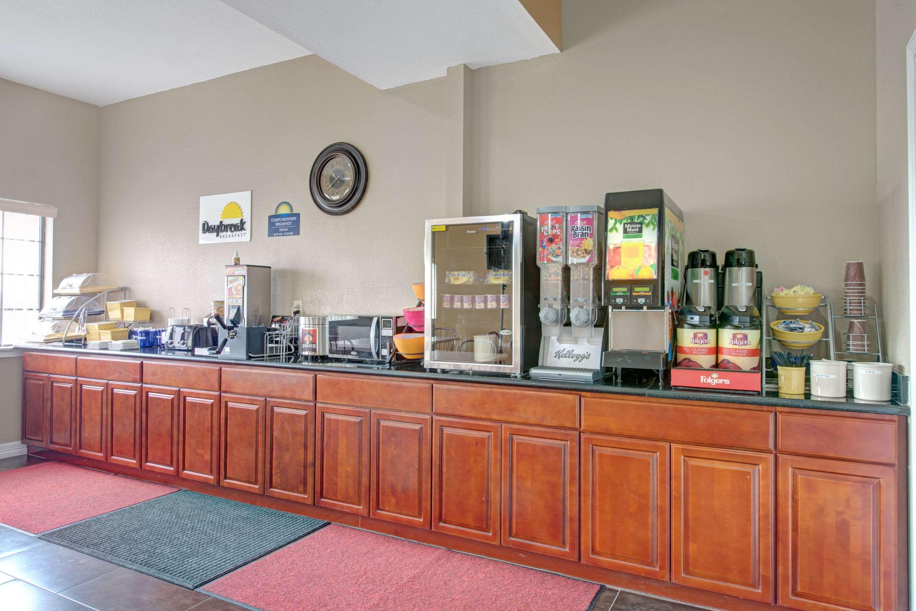Days Inn By Wyndham San Antonio Near Fiesta Park מראה חיצוני תמונה