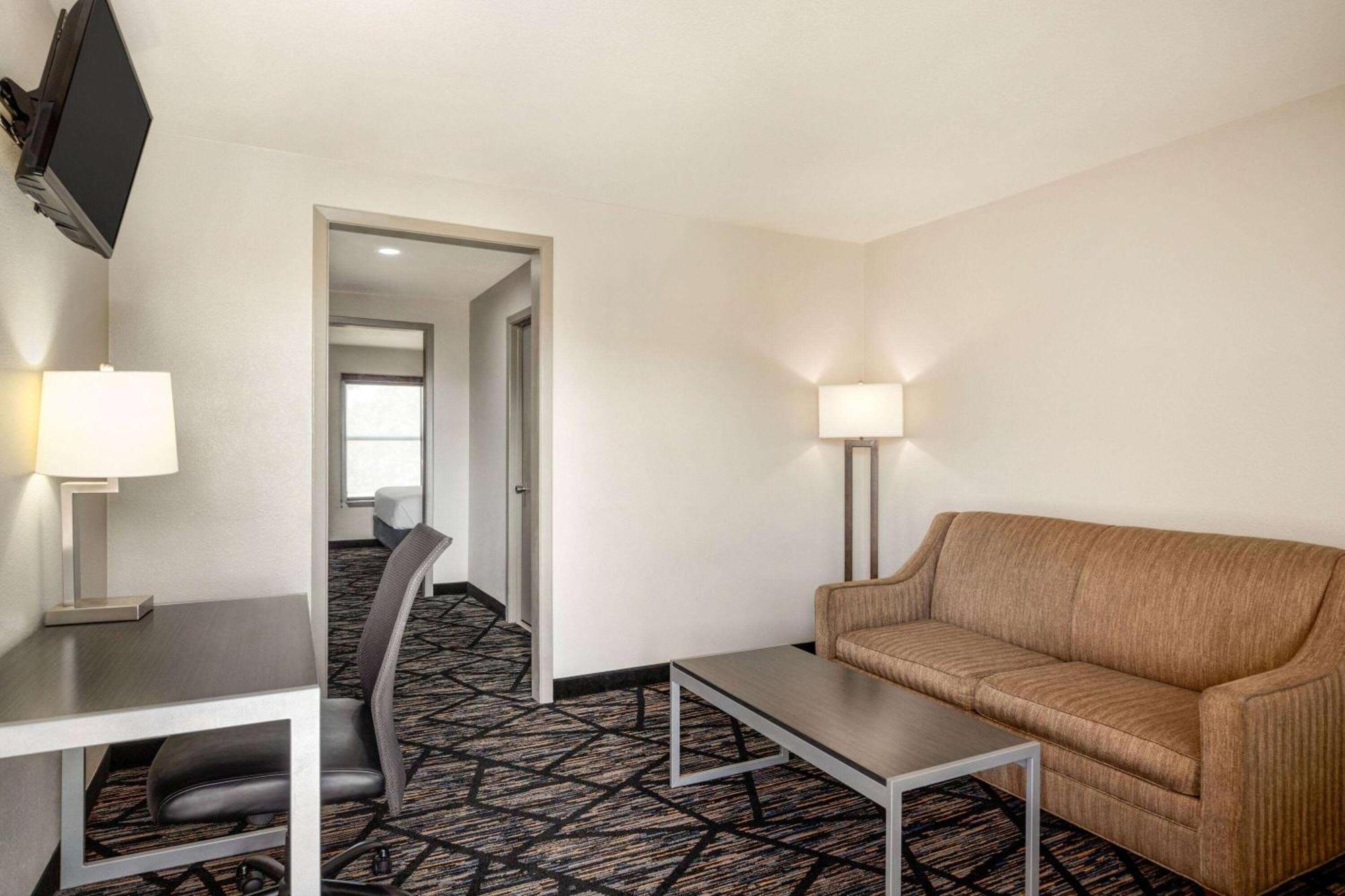 Days Inn By Wyndham San Antonio Near Fiesta Park מראה חיצוני תמונה