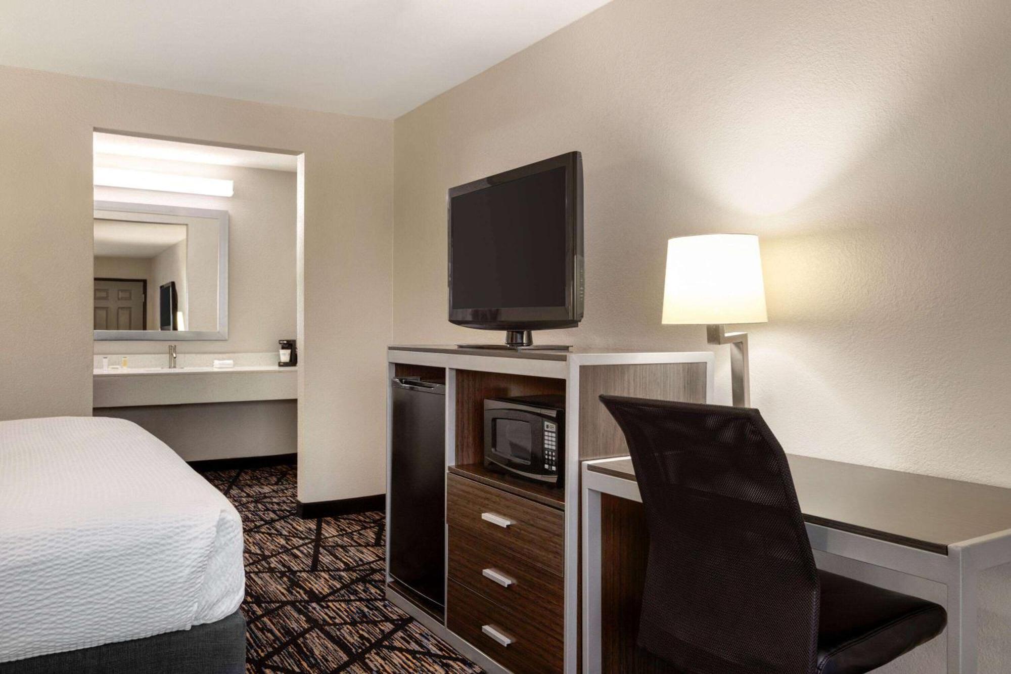 Days Inn By Wyndham San Antonio Near Fiesta Park מראה חיצוני תמונה