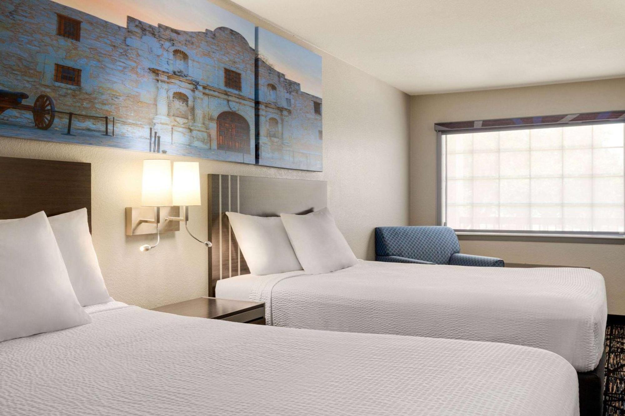 Days Inn By Wyndham San Antonio Near Fiesta Park מראה חיצוני תמונה