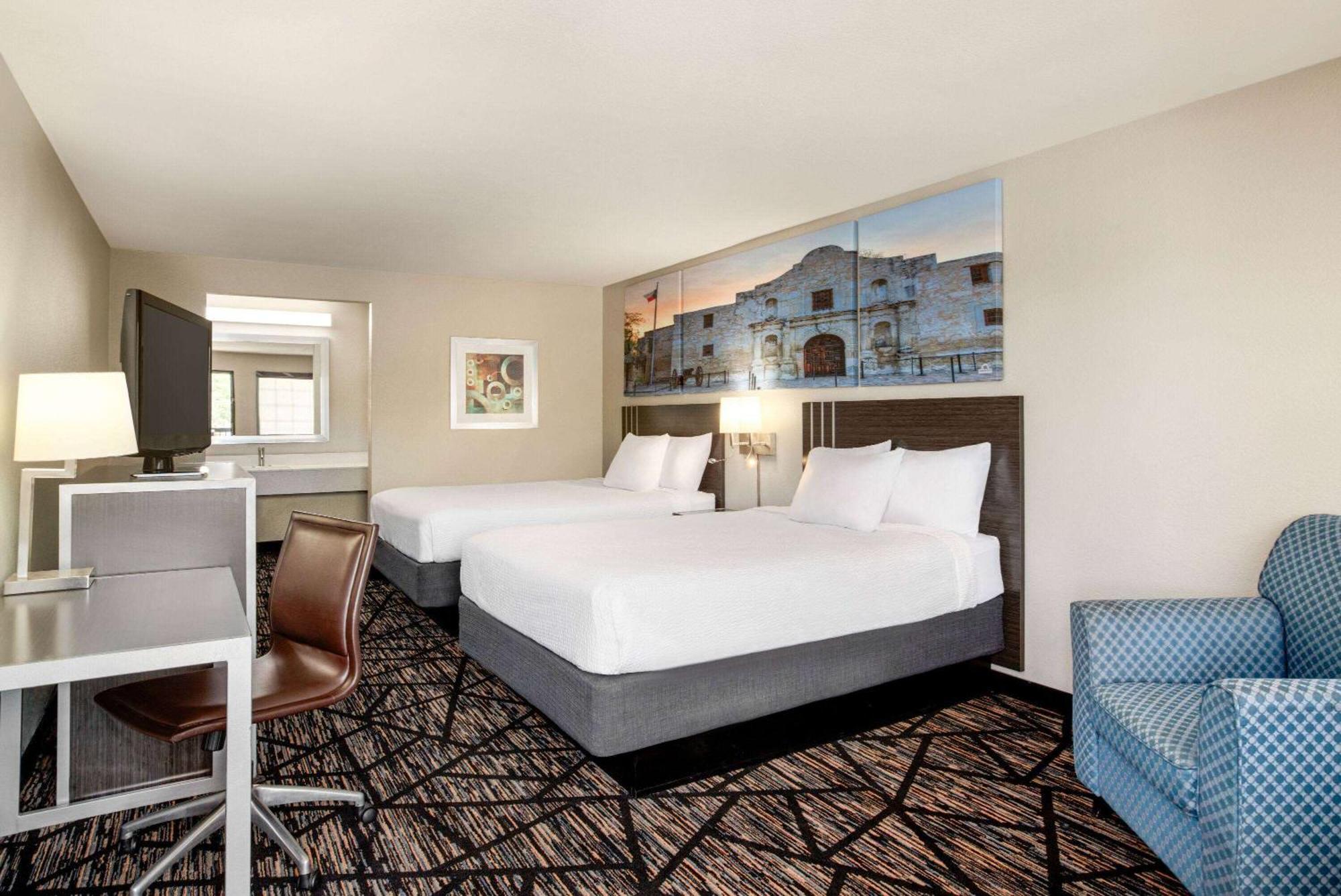 Days Inn By Wyndham San Antonio Near Fiesta Park מראה חיצוני תמונה