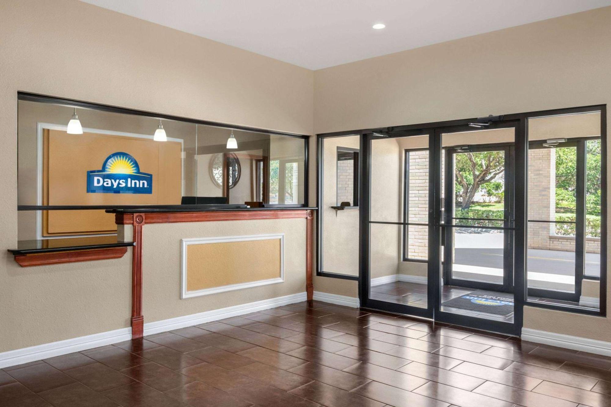 Days Inn By Wyndham San Antonio Near Fiesta Park מראה חיצוני תמונה