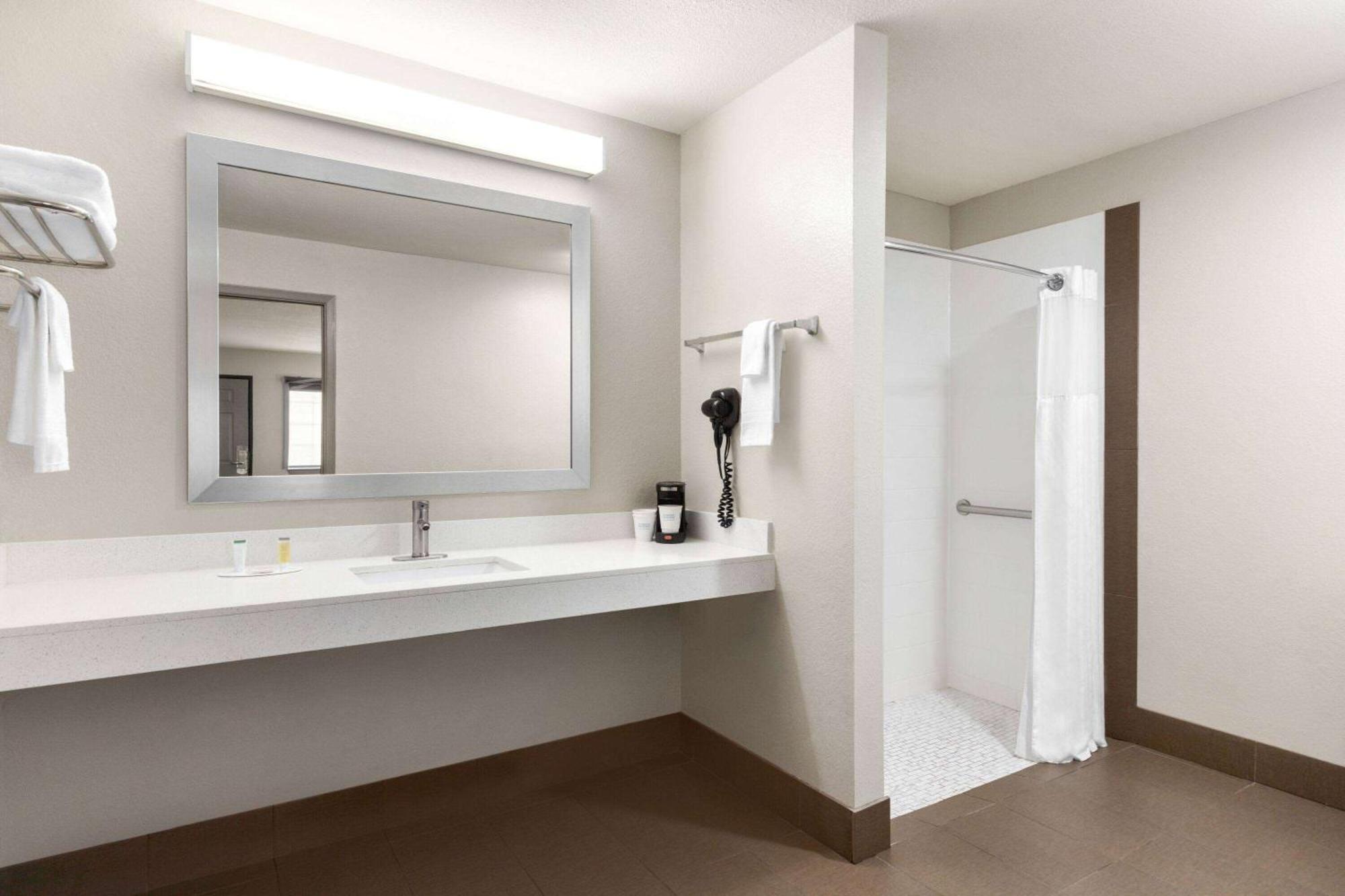 Days Inn By Wyndham San Antonio Near Fiesta Park מראה חיצוני תמונה